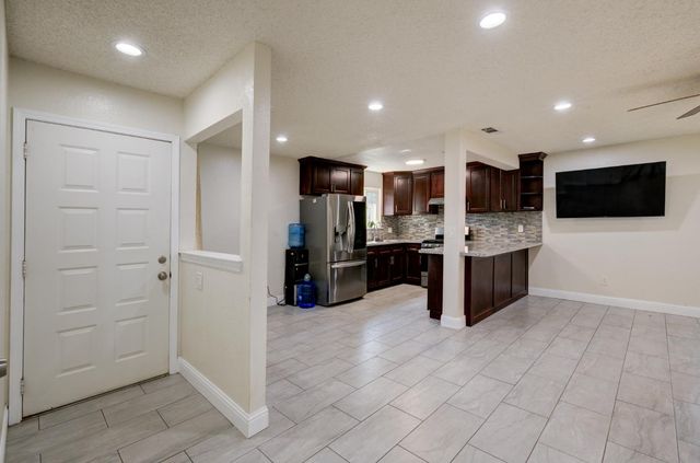 5488 E Iowa Avenue, Fresno, CA 93727
