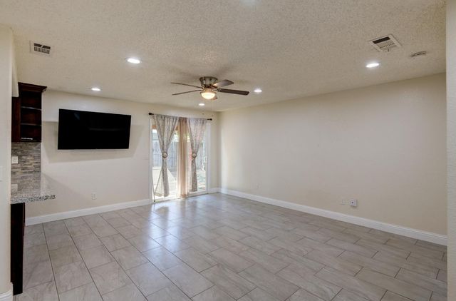 5488 E Iowa Avenue, Fresno, CA 93727
