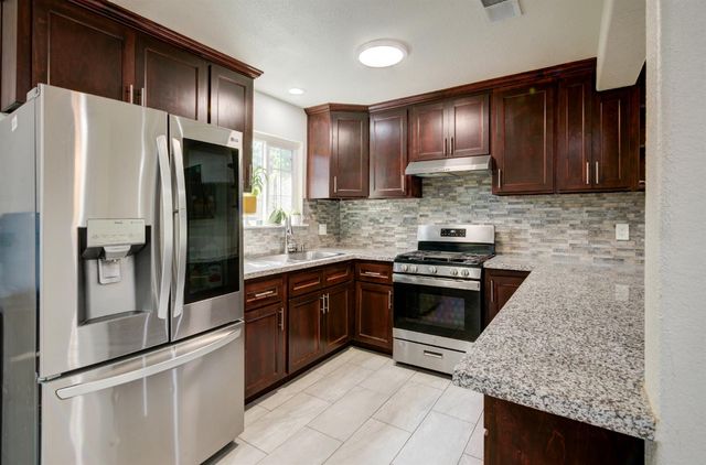 5488 E Iowa Avenue, Fresno, CA 93727