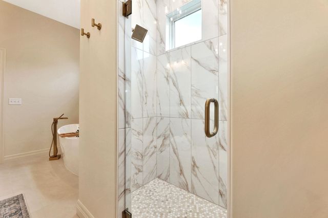 3710 N Crest Cir, Wichita, KS 67226