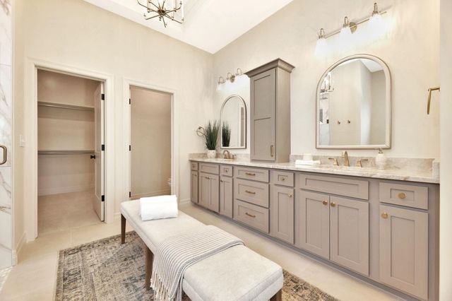 3710 N Crest Cir, Wichita, KS 67226