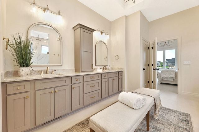 3710 N Crest Cir, Wichita, KS 67226