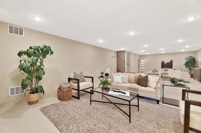 3710 N Crest Cir, Wichita, KS 67226