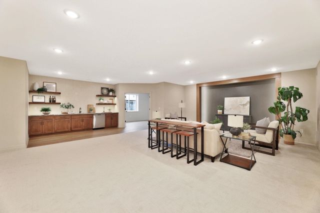 3710 N Crest Cir, Wichita, KS 67226