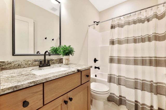 3710 N Crest Cir, Wichita, KS 67226