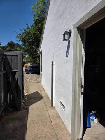5171 49th St, Sacramento, CA 95820