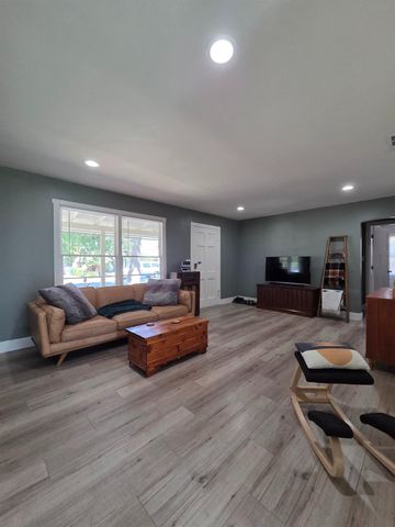 5171 49th St, Sacramento, CA 95820