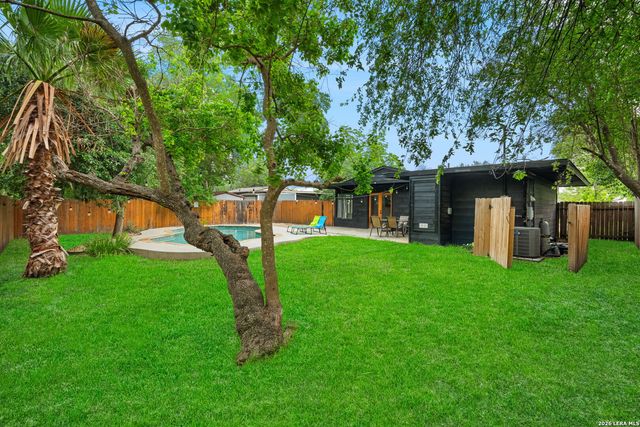 327 Bryn Mawr Dr, San Antonio, TX 78209