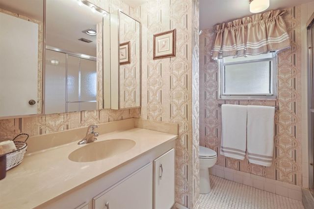 3951 Via Poinciana 511, Lake Worth, FL 33467