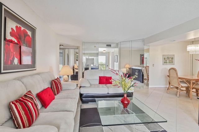 3951 Via Poinciana 511, Lake Worth, FL 33467