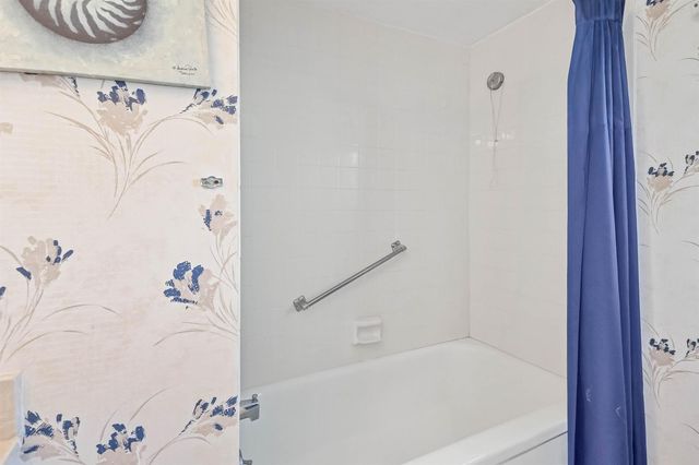 3951 Via Poinciana 511, Lake Worth, FL 33467