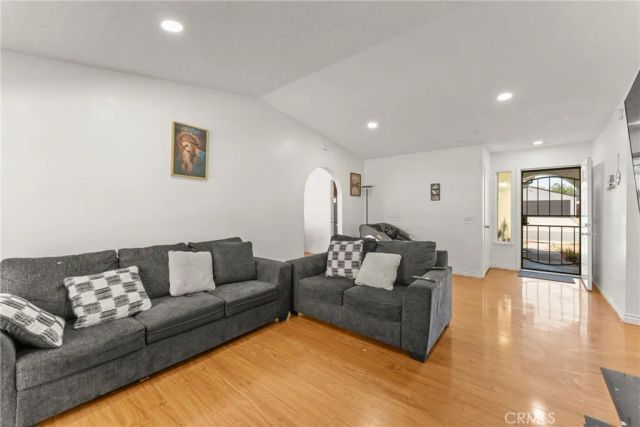1028 W Woodcrest, Bloomington, CA 92316