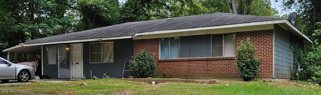 415 Queen Theresa Lane, Jackson, MS 39209