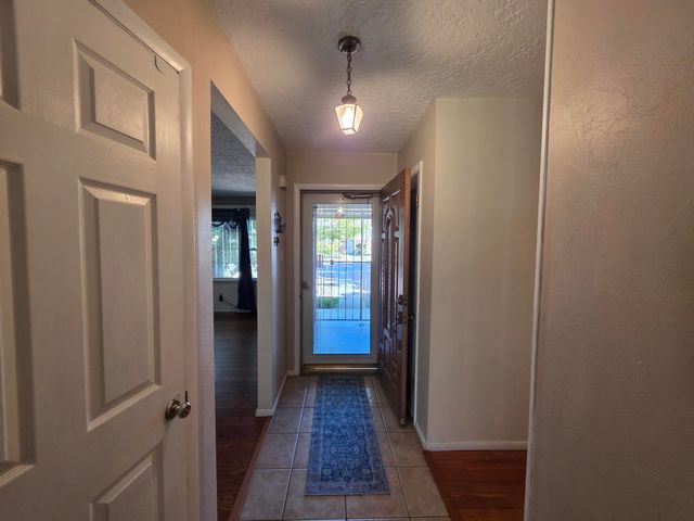 6900 Seminole Road NE, Albuquerque, NM 87110