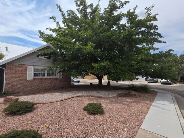 6900 Seminole Road NE, Albuquerque, NM 87110