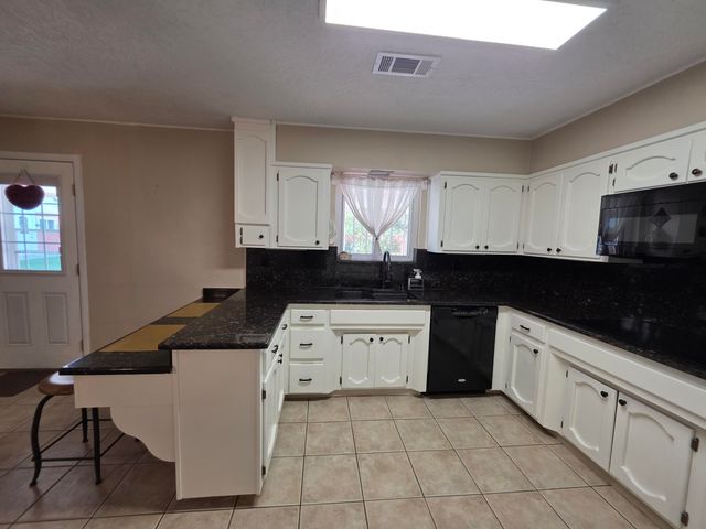 6900 Seminole Road NE, Albuquerque, NM 87110