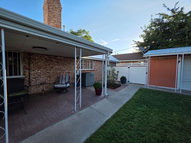 6900 Seminole Road NE, Albuquerque, NM 87110