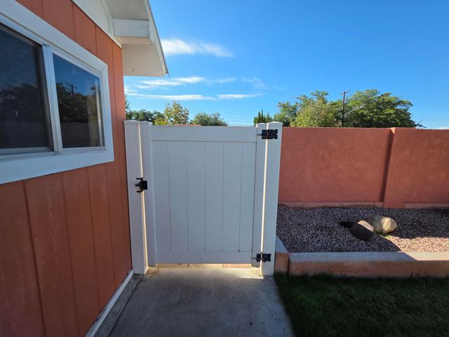 6900 Seminole Road NE, Albuquerque, NM 87110