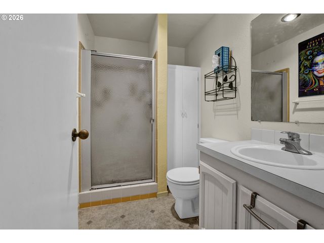 4427 FOX HOLLOW Rd 7, Eugene, OR 97405