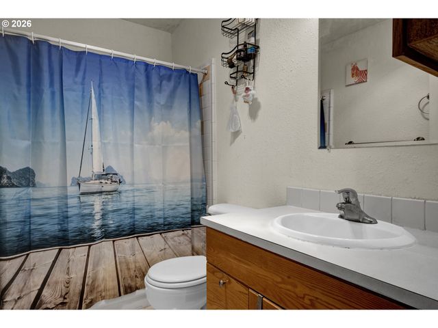 4427 FOX HOLLOW Rd 7, Eugene, OR 97405