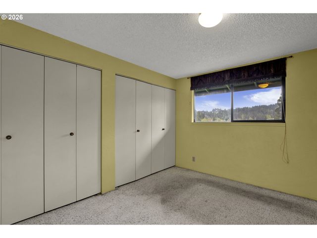 4427 FOX HOLLOW Rd 7, Eugene, OR 97405