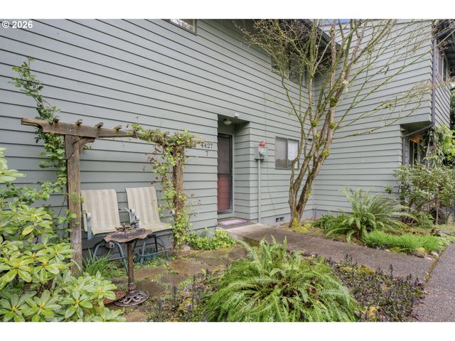 4427 FOX HOLLOW Rd 7, Eugene, OR 97405