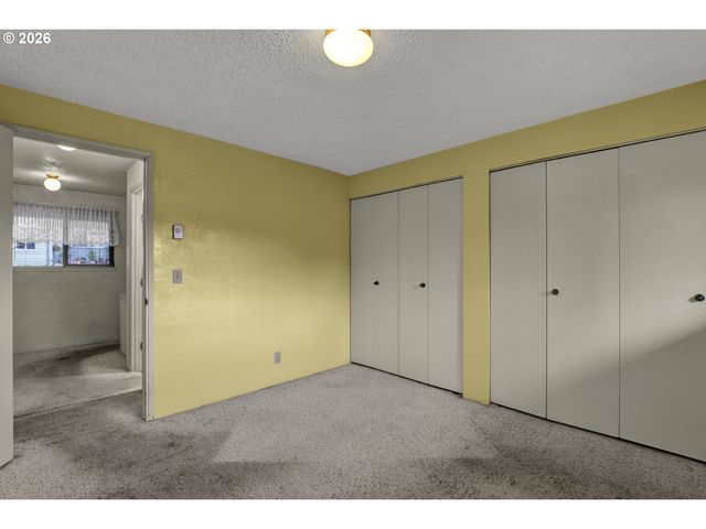 4427 FOX HOLLOW Rd 7, Eugene, OR 97405