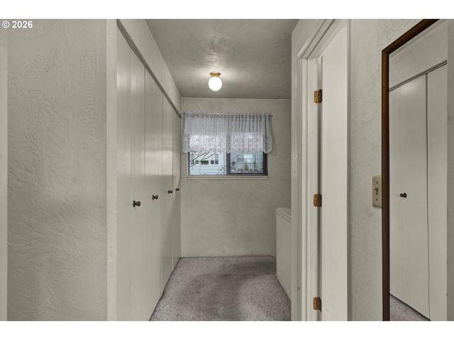 4427 FOX HOLLOW Rd 7, Eugene, OR 97405