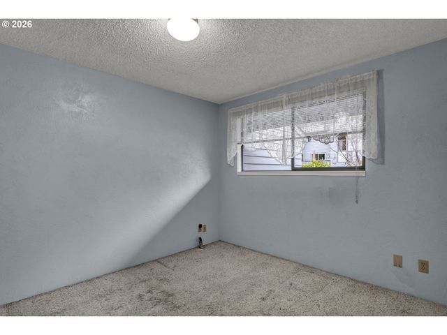 4427 FOX HOLLOW Rd 7, Eugene, OR 97405