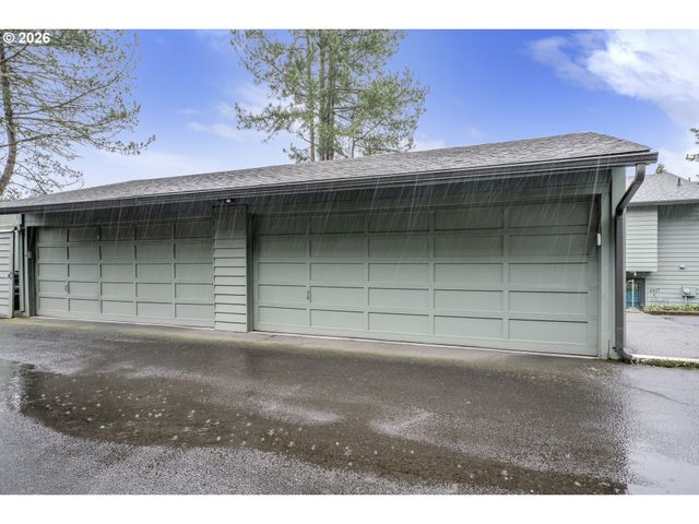 4427 FOX HOLLOW Rd 7, Eugene, OR 97405