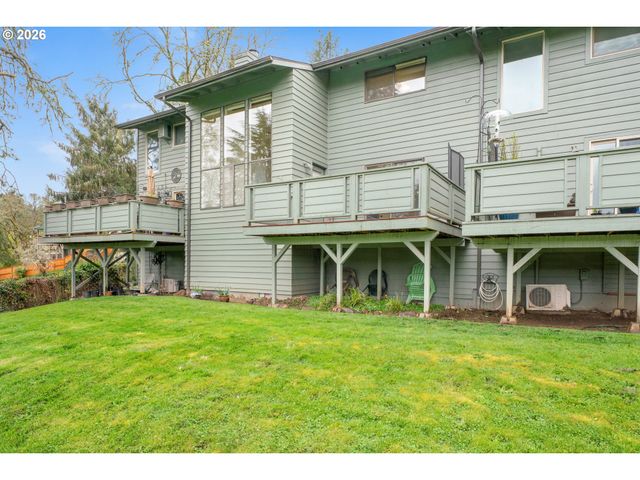 4427 FOX HOLLOW Rd 7, Eugene, OR 97405