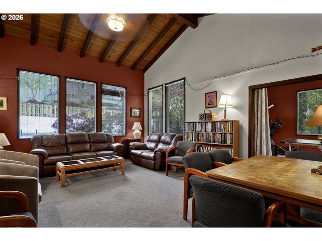 4427 FOX HOLLOW Rd 7, Eugene, OR 97405