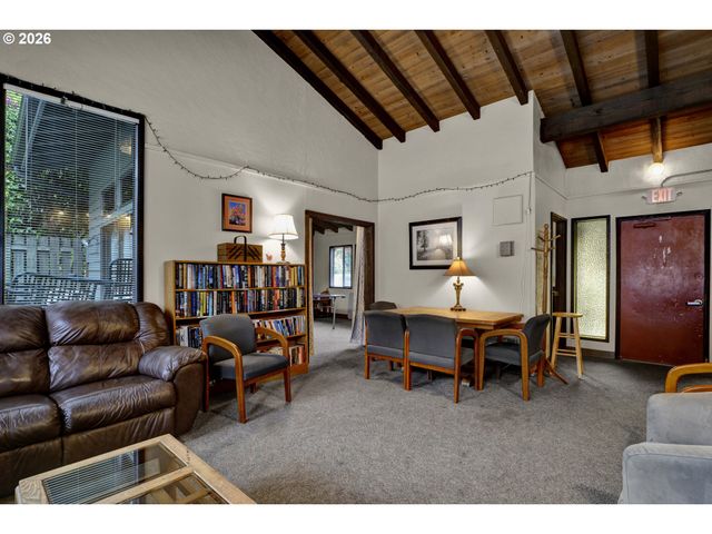 4427 FOX HOLLOW Rd 7, Eugene, OR 97405