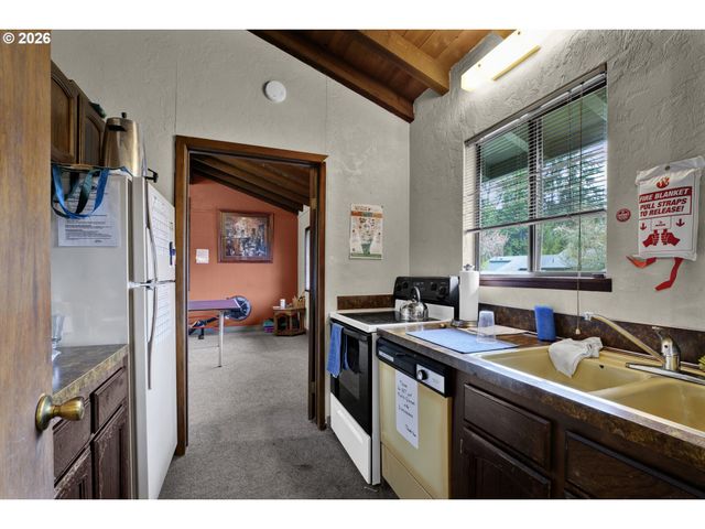 4427 FOX HOLLOW Rd 7, Eugene, OR 97405