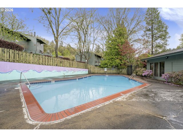 4427 FOX HOLLOW Rd 7, Eugene, OR 97405