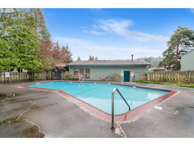 4427 FOX HOLLOW Rd 7, Eugene, OR 97405