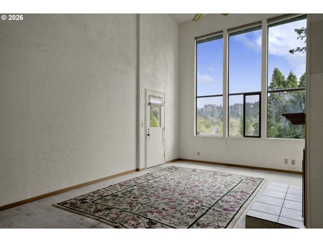 4427 FOX HOLLOW Rd 7, Eugene, OR 97405