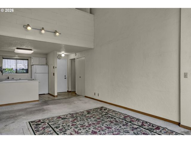 4427 FOX HOLLOW Rd 7, Eugene, OR 97405