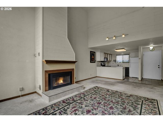 4427 FOX HOLLOW Rd 7, Eugene, OR 97405