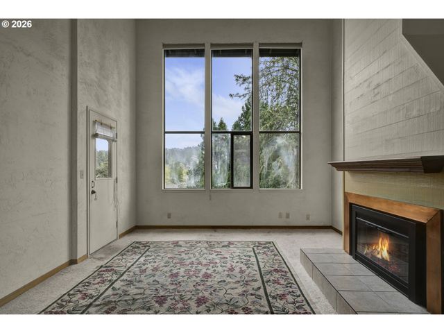 4427 FOX HOLLOW Rd 7, Eugene, OR 97405