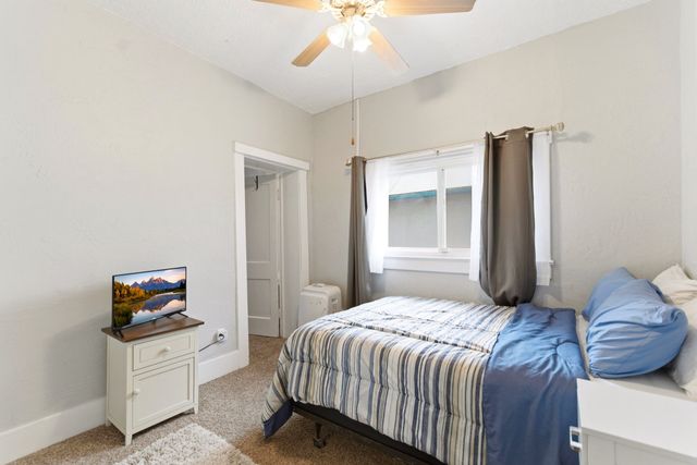 615 Keleher Avenue NW, Albuquerque, NM 87102