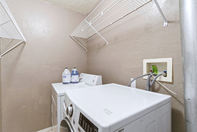 615 Keleher Avenue NW, Albuquerque, NM 87102