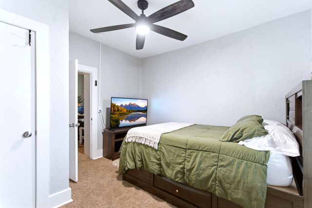 615 Keleher Avenue NW, Albuquerque, NM 87102