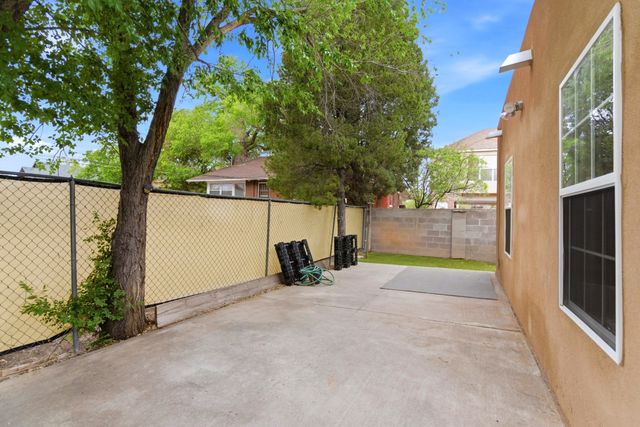 615 Keleher Avenue NW, Albuquerque, NM 87102