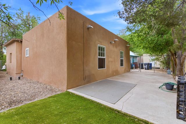 615 Keleher Avenue NW, Albuquerque, NM 87102