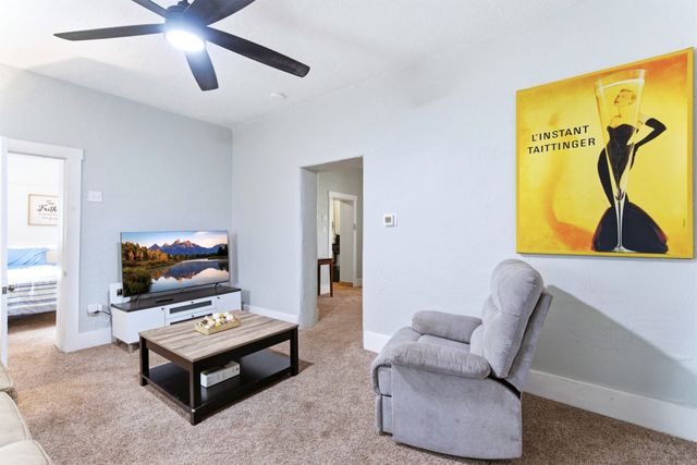 615 Keleher Avenue NW, Albuquerque, NM 87102