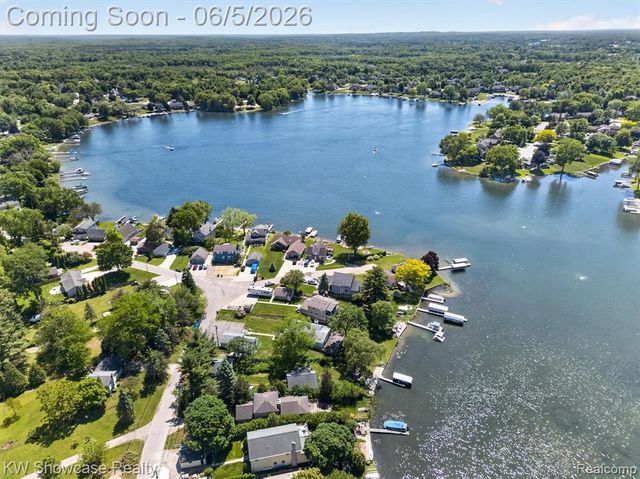 3415 Highland Boulevard, Highland, MI 48356