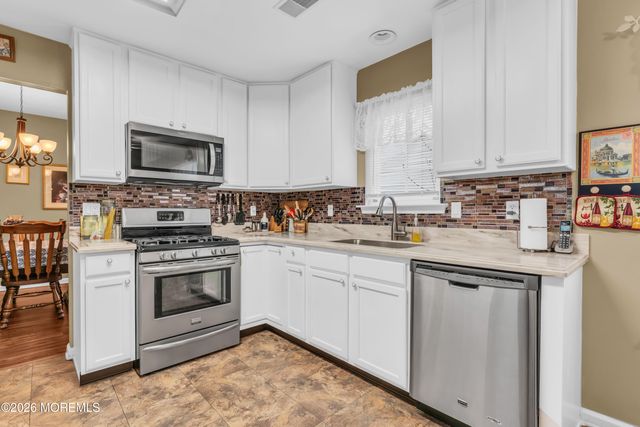 2 Pine Valley Court, Lakewood, NJ 08701