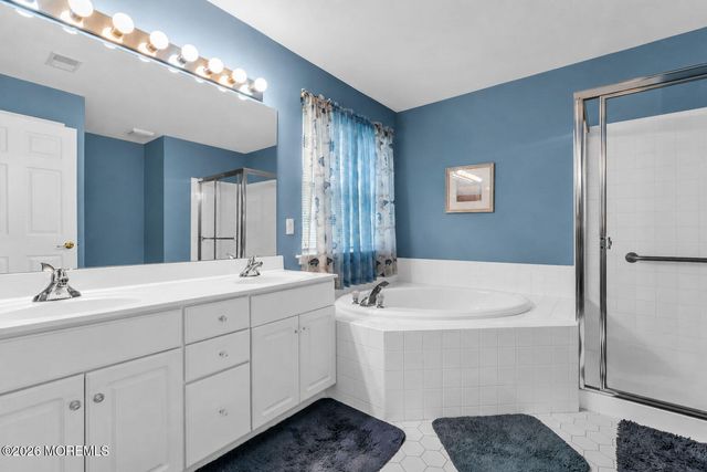 2 Pine Valley Court, Lakewood, NJ 08701