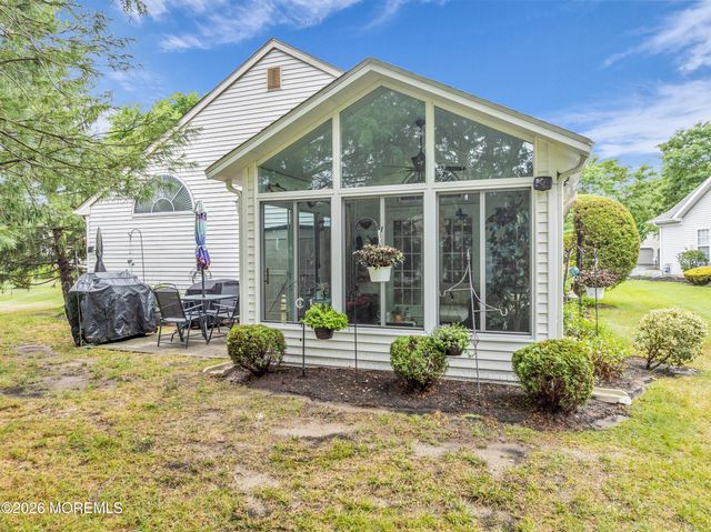 2 Pine Valley Court, Lakewood, NJ 08701
